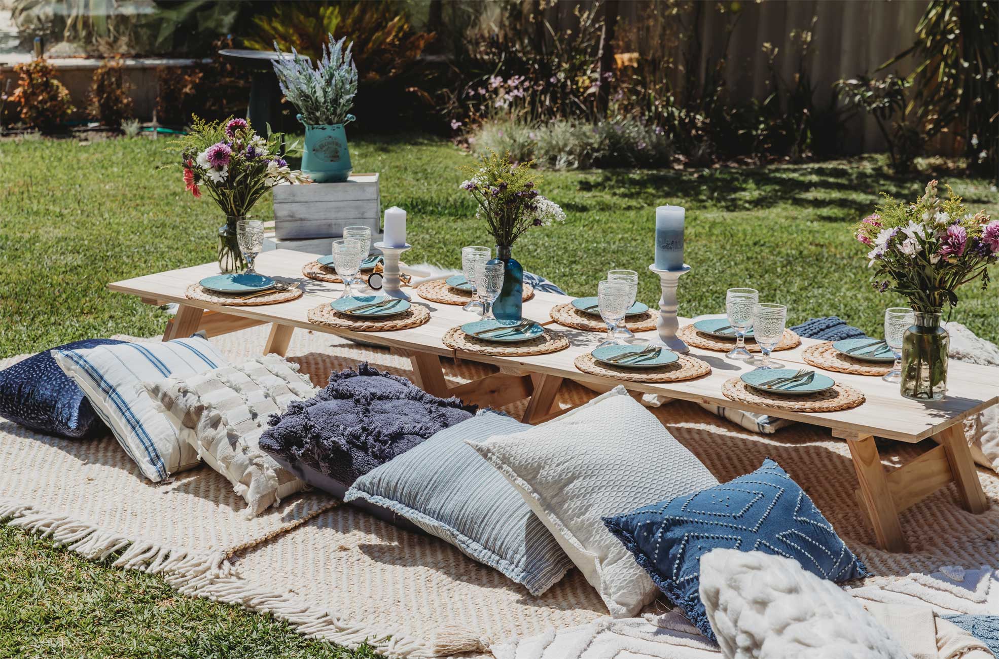 THE-PICNIC-BOX-pop-up-picnic-styles-blue